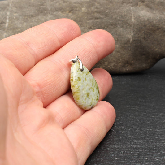 Schottischer Iona Marmor Anhänger - Handarbeit