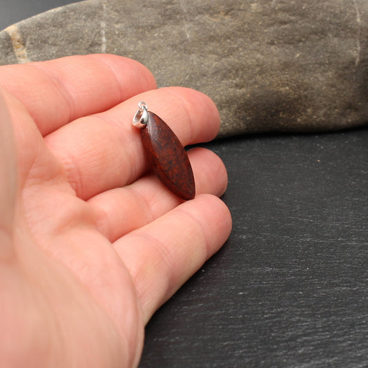 Schottischer Roter Jaspis Anhänger - Handarbeit