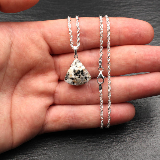 Weißer Granit Anhänger - Handarbeit