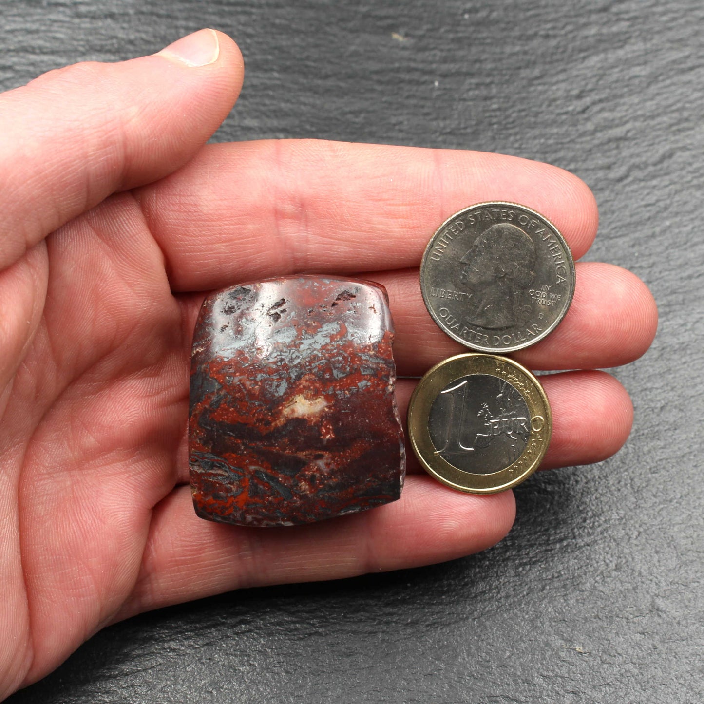 Roter Jaspis vom Rhein - Poliert | Handarbeit
