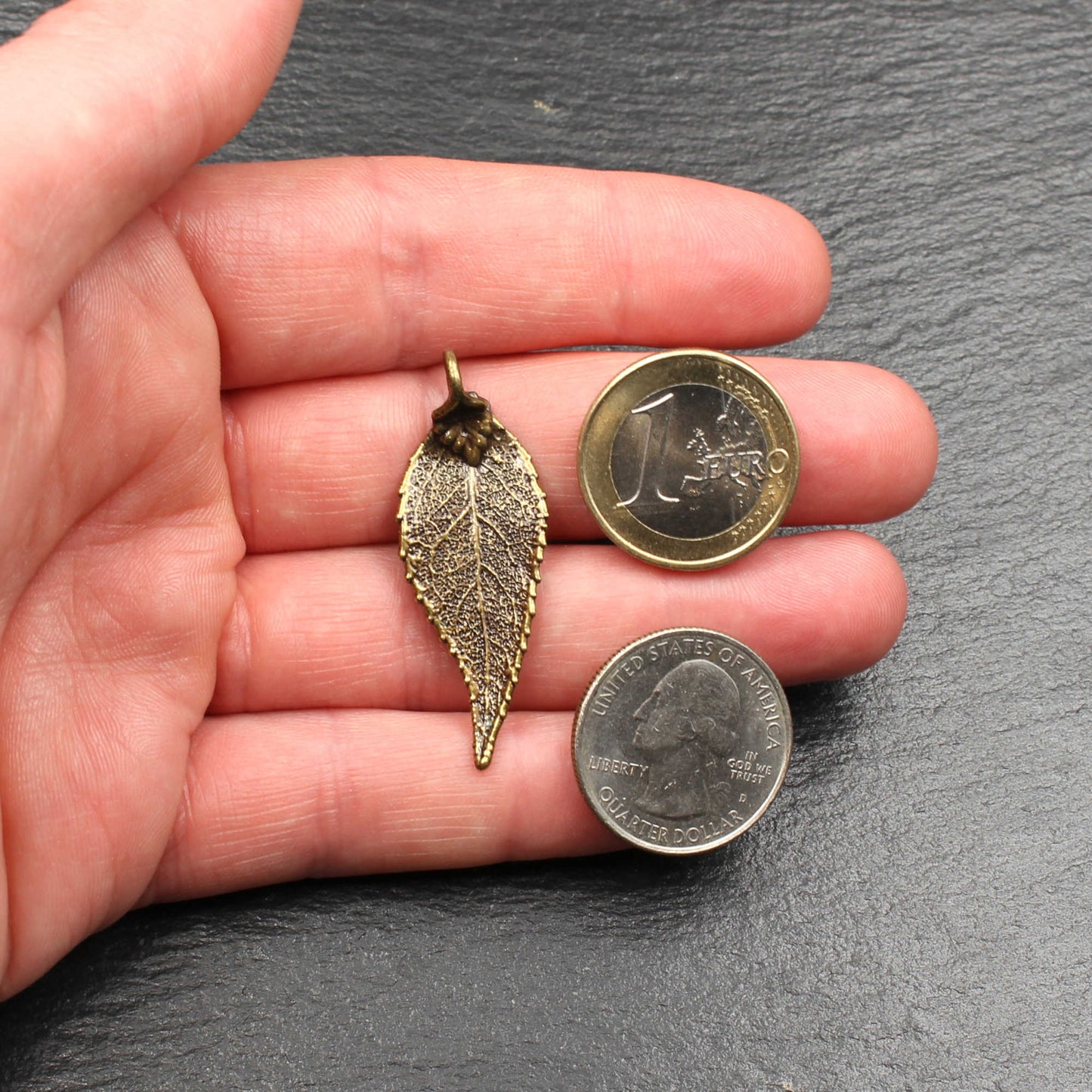 Lorbeerblatt Anhänger Antik Messing beschichtet