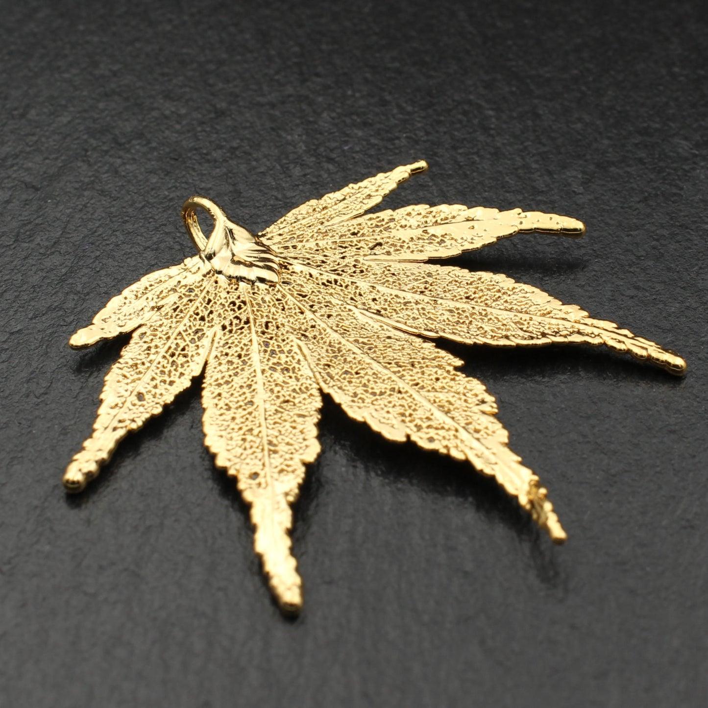 Japanischer Ahorn Anhänger Gold