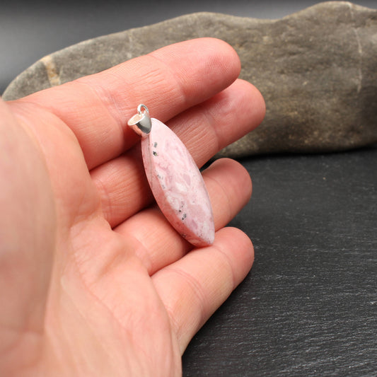 Rhodonit Anhänger - Handarbeit