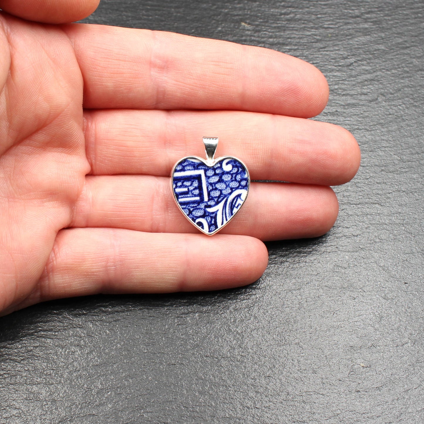 Englisches Porzellan "Old Willow" Herz Anhänger