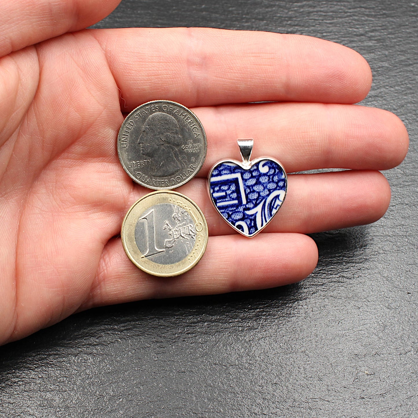 Englisches Porzellan "Old Willow" Herz Anhänger