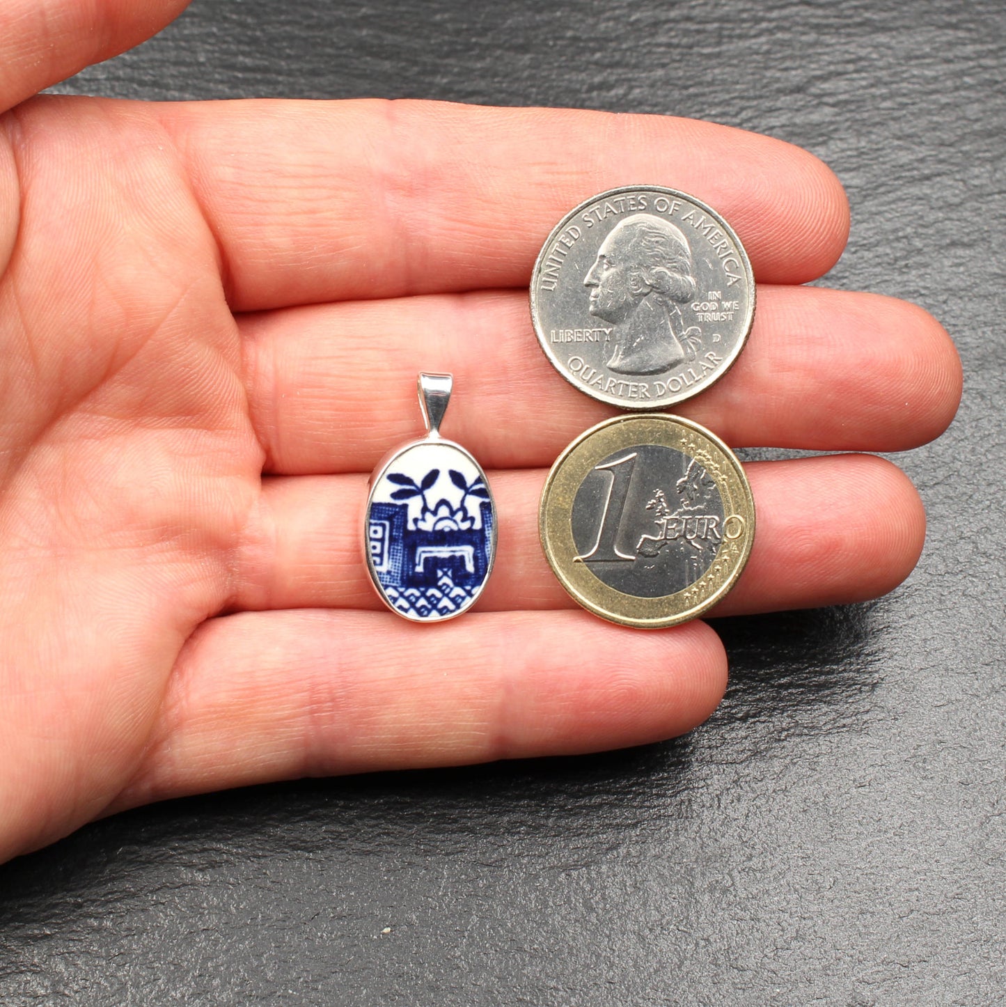 Englisches Porzellan "Old Willow" Anhänger - Oval