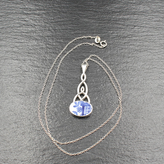 Englisches Porzellan "Old Willow" Anhänger - Keltischer Knoten