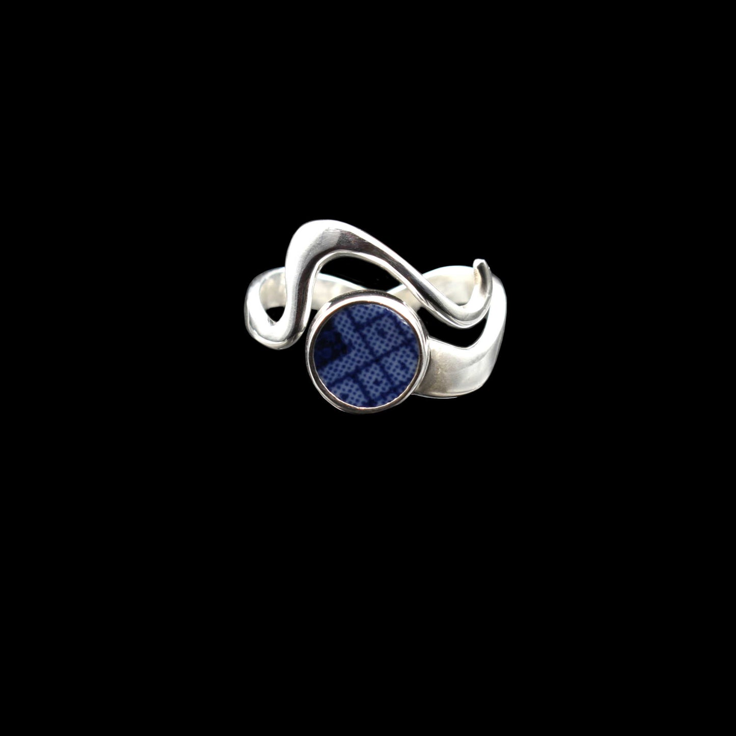 Englisches Porzellan "Old Willow" Wellenform Ring - Verstellbar