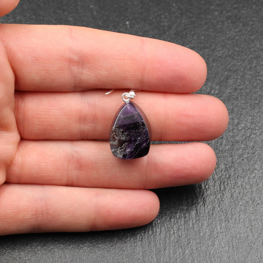 Einzelner Fluorit Ohrring - Handarbeit