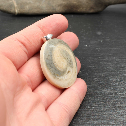 Schnecken Fossil Anhänger - Handarbeit