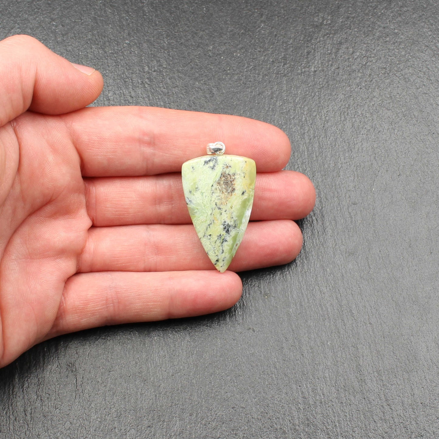 Grüner Opal Anhänger - Handarbeit