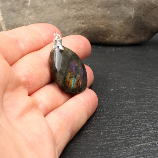 Labradorite Pendant - Handmade in Germany