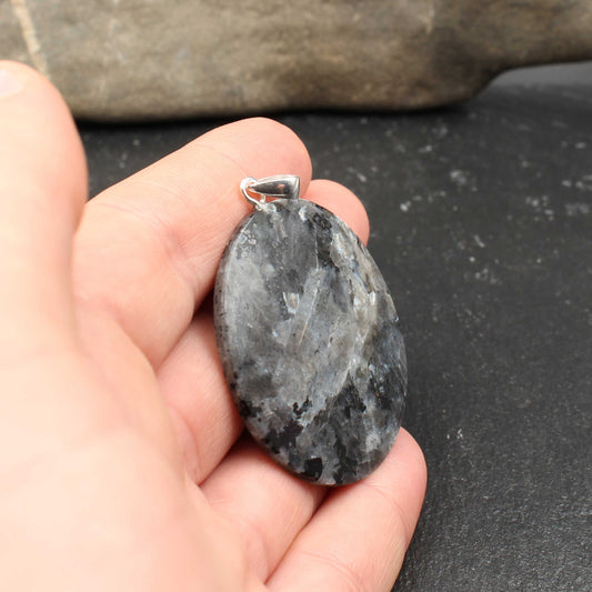 Blauer Larvikit Anhänger - Groß | Handarbeit