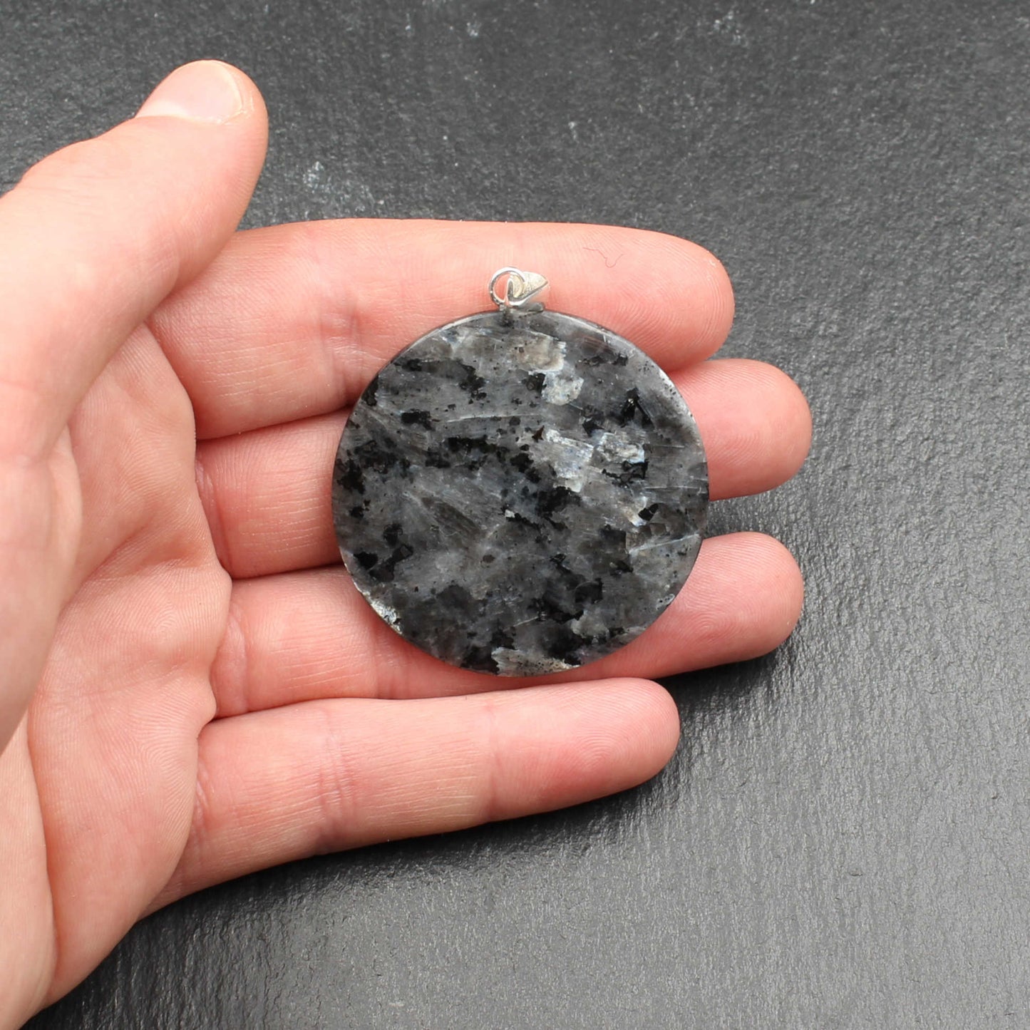 Blauer Larvikit Anhänger - Groß | Handarbeit