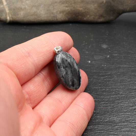 Blauer Larvikit Anhänger - Oval | Handarbeit