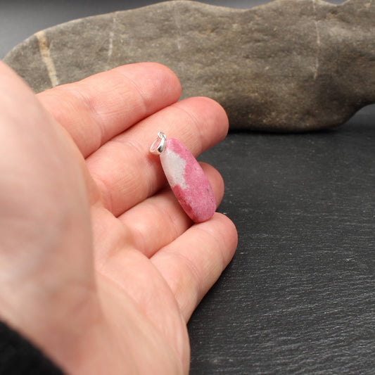 Norwegischer Thulit Anhänger - Handarbeit