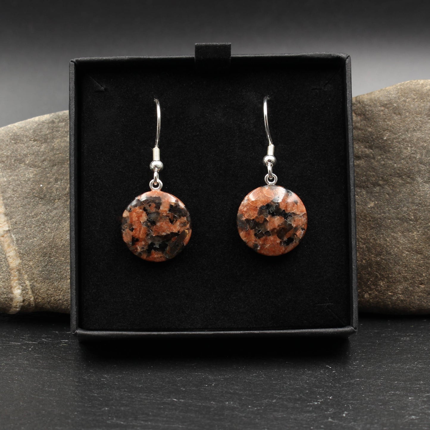 Roter Granit Ohrringe - Handarbeit