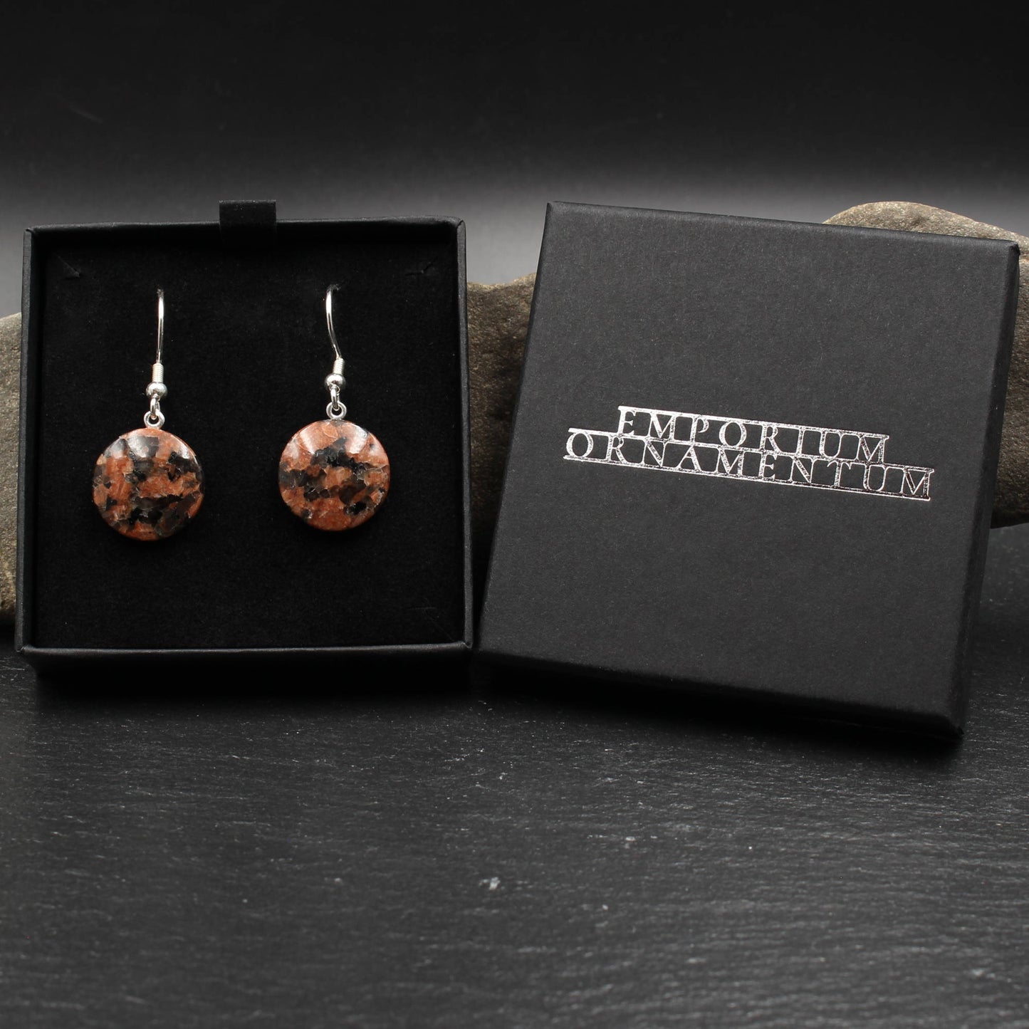 Roter Granit Ohrringe - Handarbeit