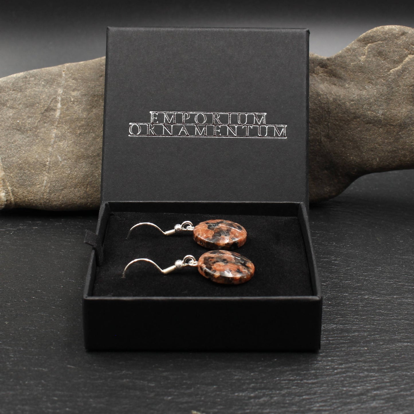 Roter Granit Ohrringe - Handarbeit