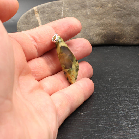 Regenwaldjaspis / Ryolith Anhänger - Handarbeit aus Deutschland