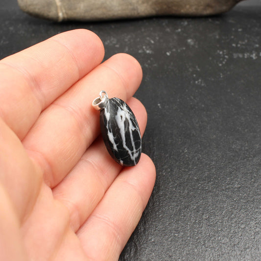 Schottischer Highland Kalkstein Anhänger - Handarbeit