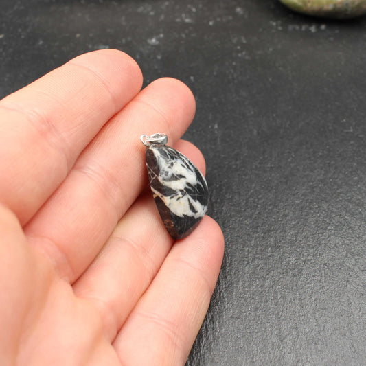 Schottischer Highland Kalkstein Anhänger - Handarbeit