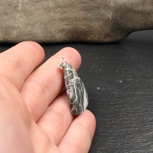 Schottischer Highland Kalkstein Anhänger - Handarbeit