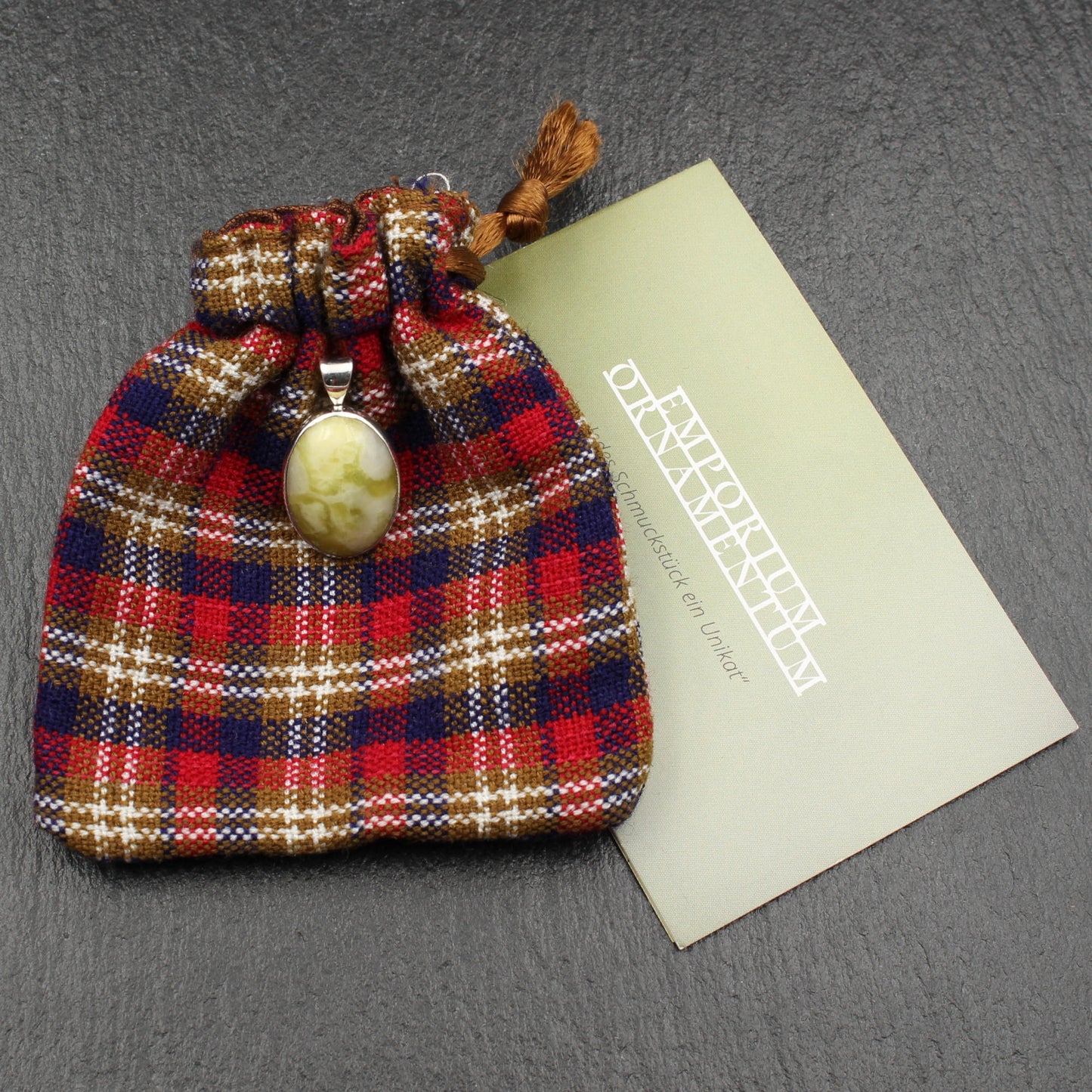 Schottischer Highland Marmor Anhänger - Mittel