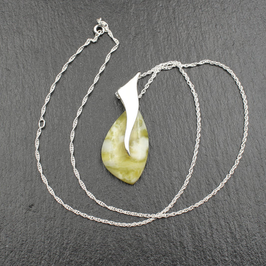 Highland Marmor Flügel Design Anhänger