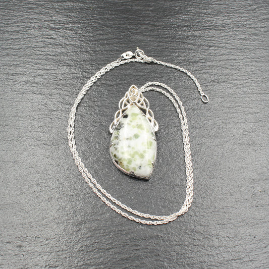 Schottischer Iona Marmor Keltischer Wasserfall Anhänger