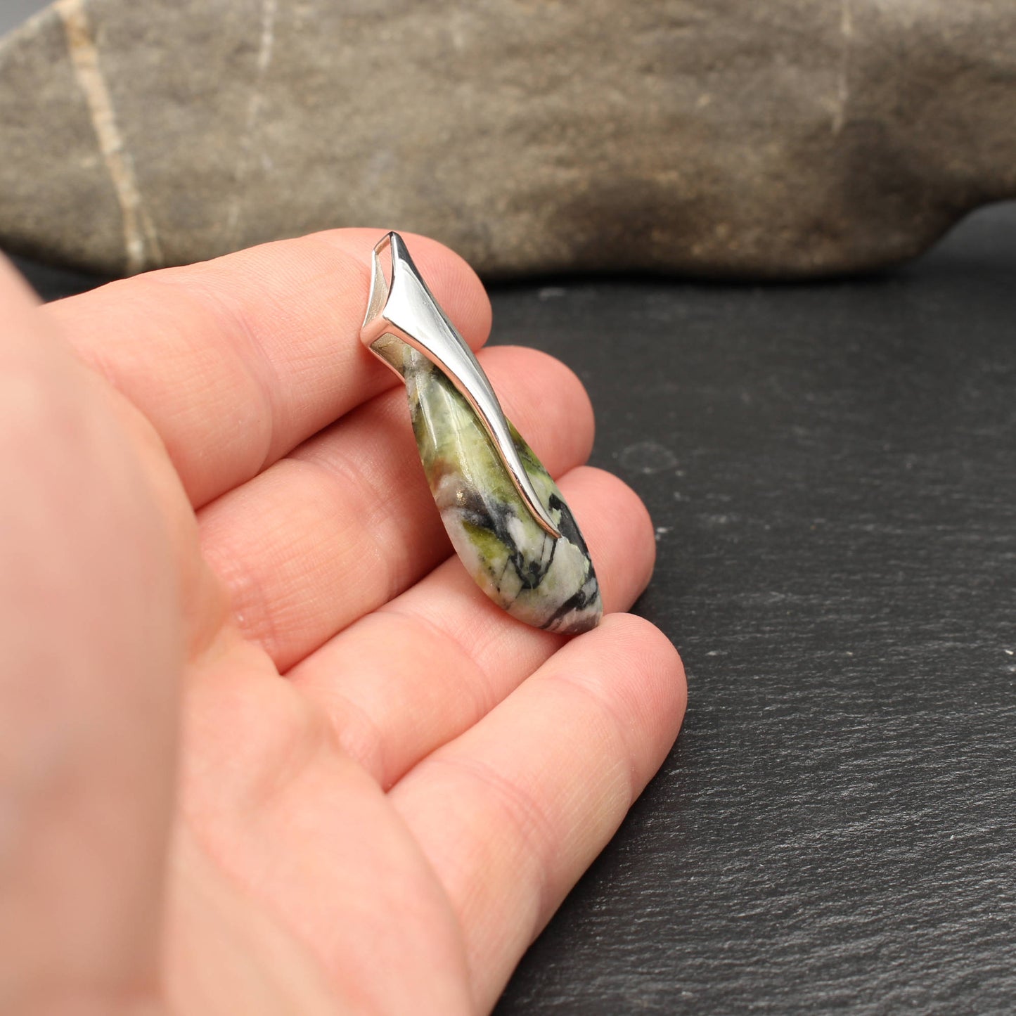 Schottischer Skye Marmor Flügel Design Anhänger