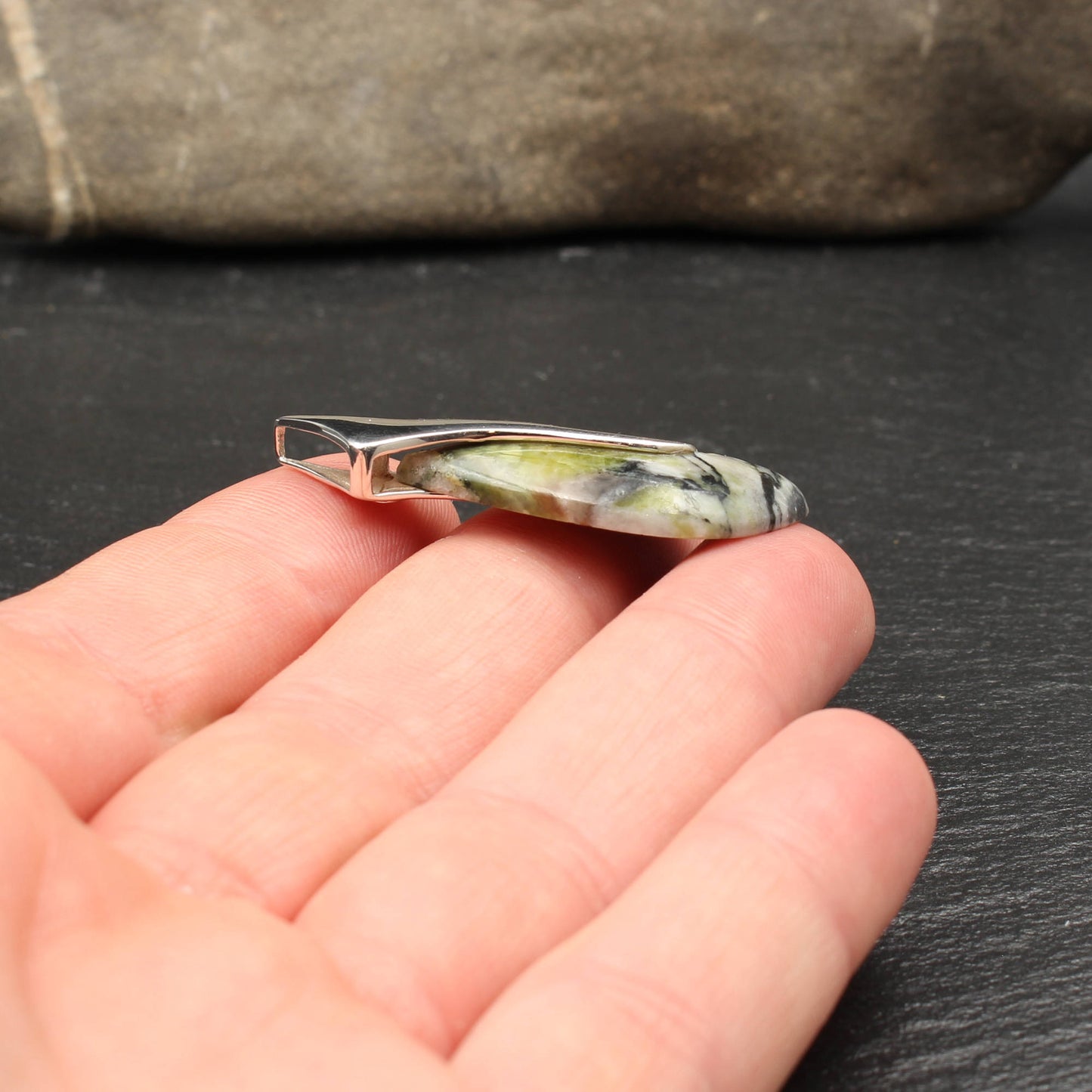 Schottischer Skye Marmor Flügel Design Anhänger