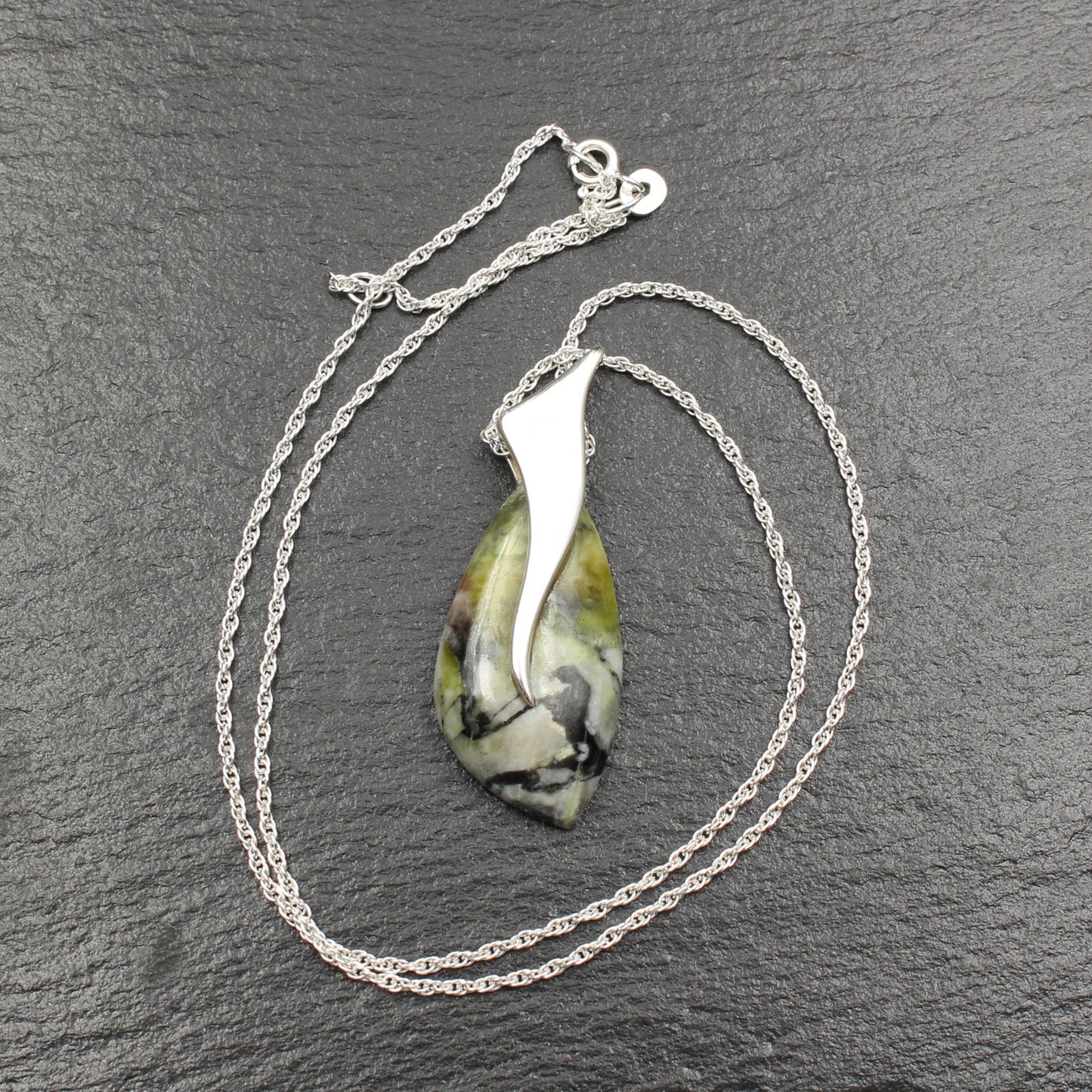 Schottischer Skye Marmor Flügel Design Anhänger