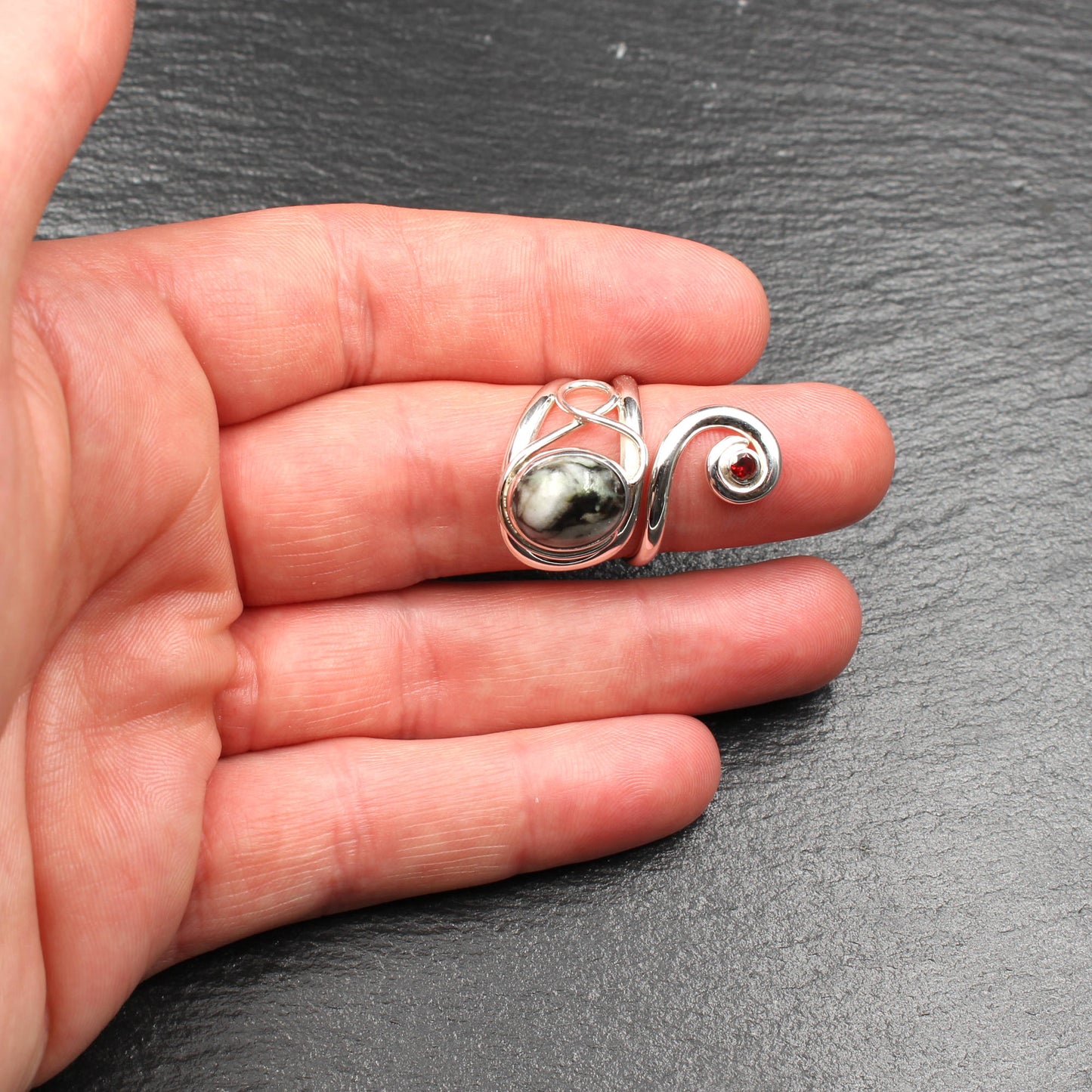 Skye Marmor & Granat - Keltischer Wirbel Ring