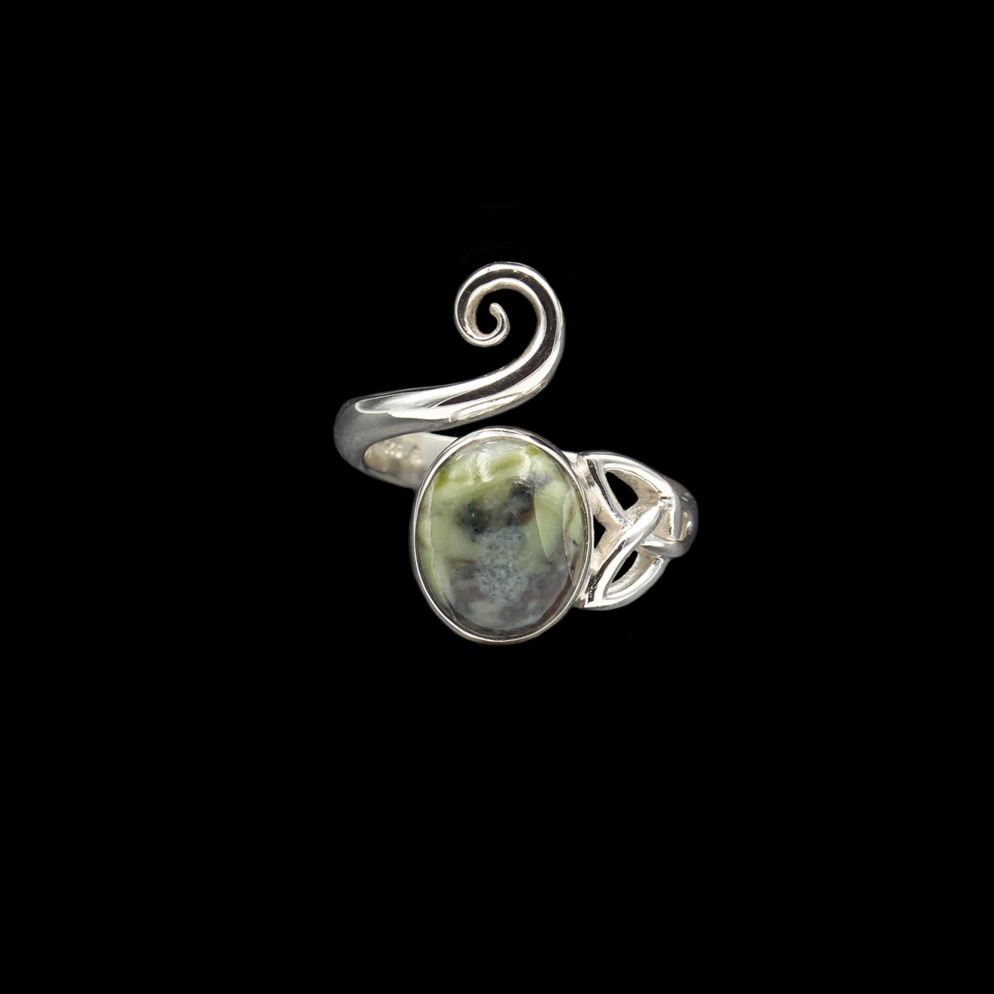 Schottischer Skye Marmor Keltischer Wirbel Ring