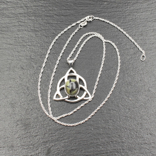 Skye Marmor Anhänger Keltische Triqueta