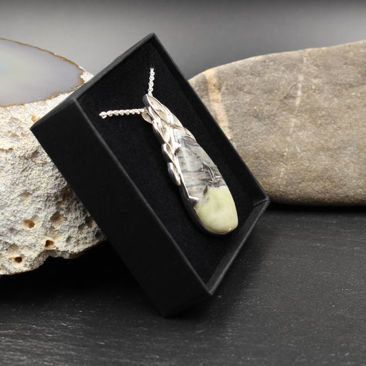 Schottischer Skye Marmor Keltischer Wasserfall Anhänger