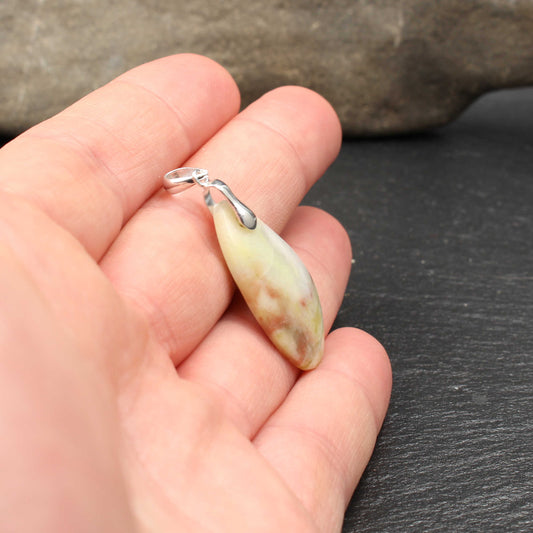 Schottischer Skye Marmor Anhänger - Handarbeit