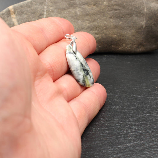 Schottischer Skye Marmor Anhänger - Handarbeit