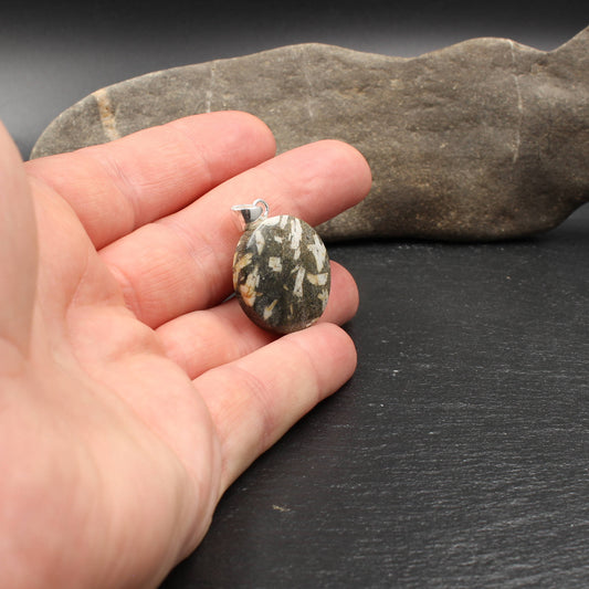 Andesitporphyr Anhänger - Handarbeit