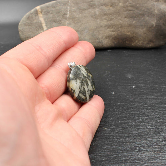 Andesitporphyr Anhänger - Handarbeit