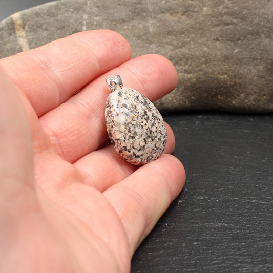 Rhein Granit Anhänger - Handarbeit