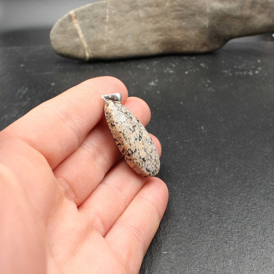 Rhein Granit Anhänger - Handarbeit