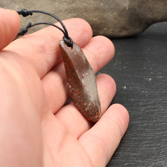 Roter Jaspis Anhänger - Handarbeit