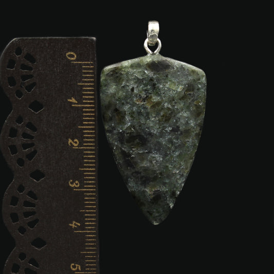 Handgearbeiteter Olivin Anhänger