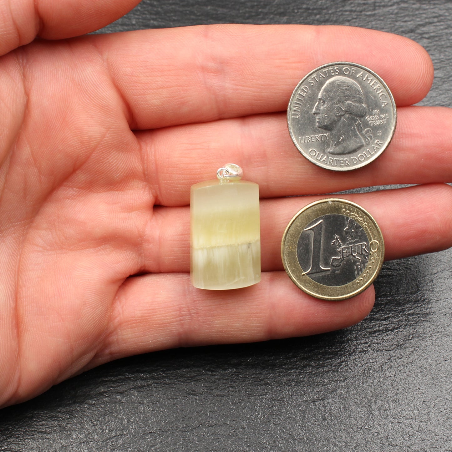 Ostseejade (Faserkalk) Anhänger - Handarbeit