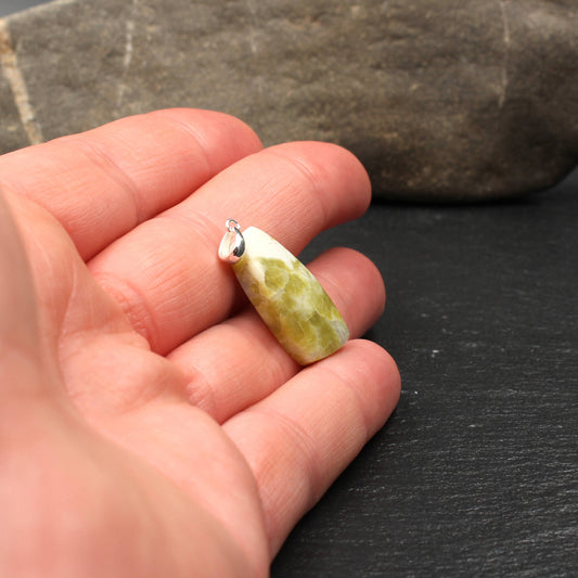 Schottischer Highland Marmor Anhänger - Handarbeit