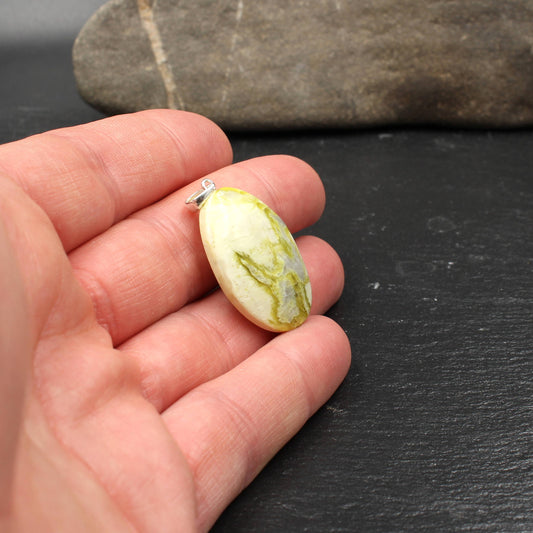 Schottischer Highland Marmor Anhänger - Handarbeit