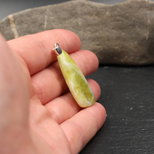 Schottischer Highland Marmor Anhänger - Handarbeit