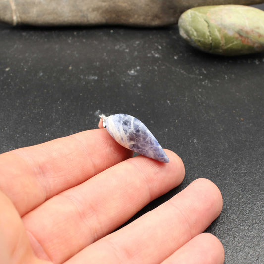 Sodalith Anhänger - Handarbeit